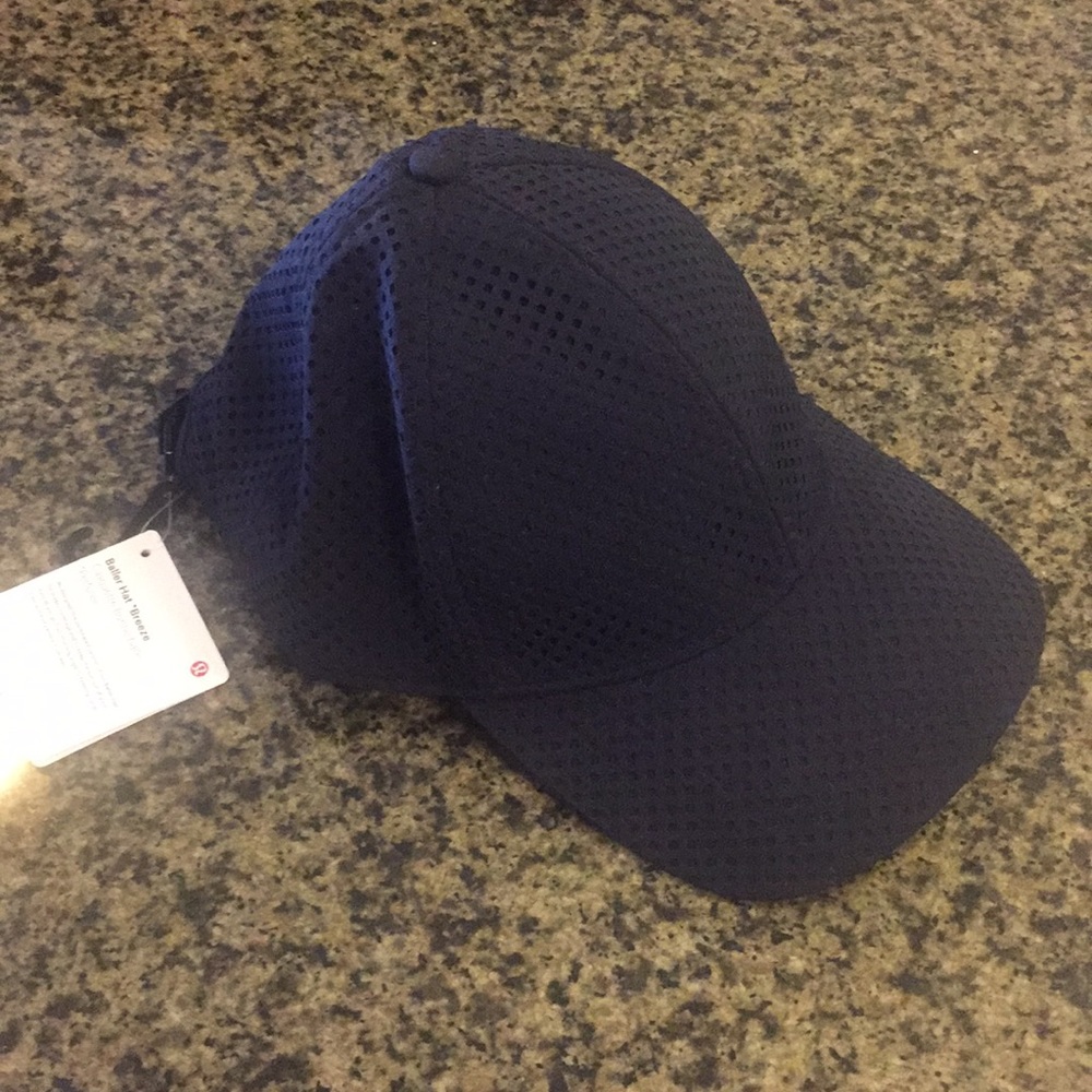 Lululemon baller hat